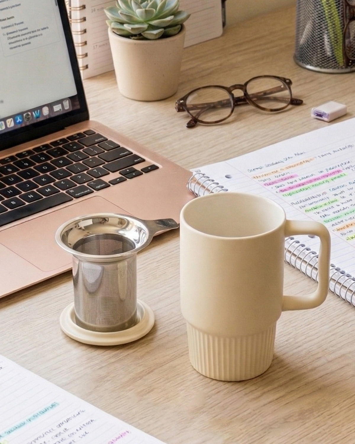 Cream tea mug with lid and removable stainless-steel infuser
